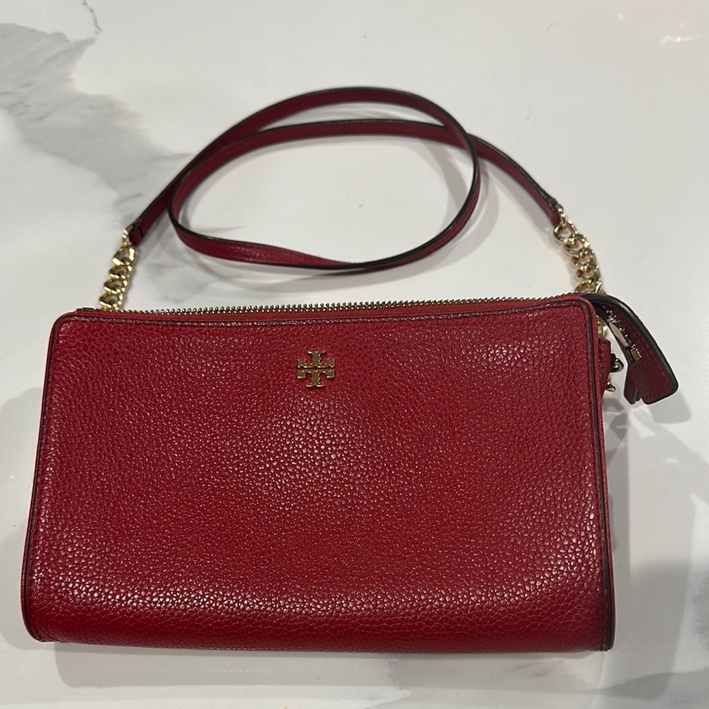 EUC authentic Tory Burch crossbody in maroon/burgundy color